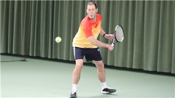 Holger Kreip spielt Tennis für den TK Nordenham