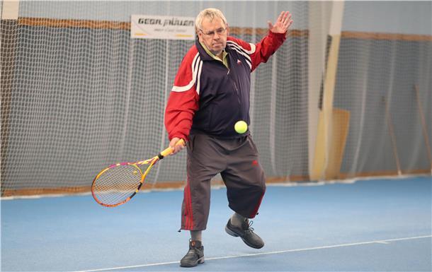 Herren 50 des Blexer TB fallen in der Bezirksliga auf einen Abstiegsplatz ab Jürgen Kleemeyer Blexer TB Tennis