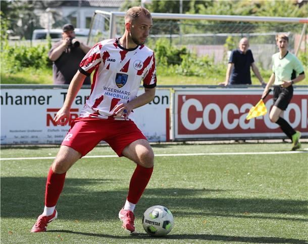 Trotz 0:3: Gegen starke Papenburger hält Landesliga-Aufsteiger SV Brake gut mit Kaan Er vom Fußball-Landesligisten SV Brake