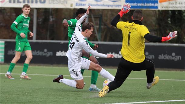 Fußball-Testspiel zwischen dem SV Brake und dem SV Hansa Friesoythe mit dem Braker Mattes Oltmanns