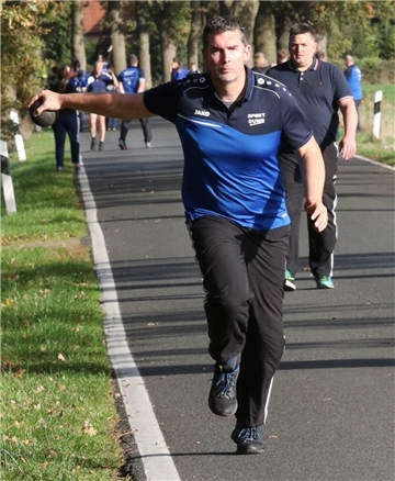 Matthias Gerken vom KBV Kreuzmoor/Bekhausen in der Boßel-Landesliga