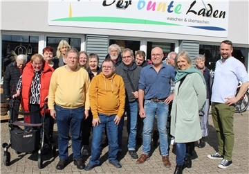 Mit mehr als 30 Standorten ist das Sozialwerk im gesamten Landkreis Wesermarsch aktiv. Das Foto ist beim Osterempfang entstanden, der jetzt im bunten Laden an der Atenser Allee in Nordenham stattgefunden hat.