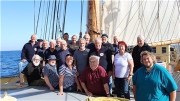 Mit mehreren anderen Chören ist der Nordenhamer Shantychor jetzt auf der Ostsee gesegelt und hat Konzerte gegeben.