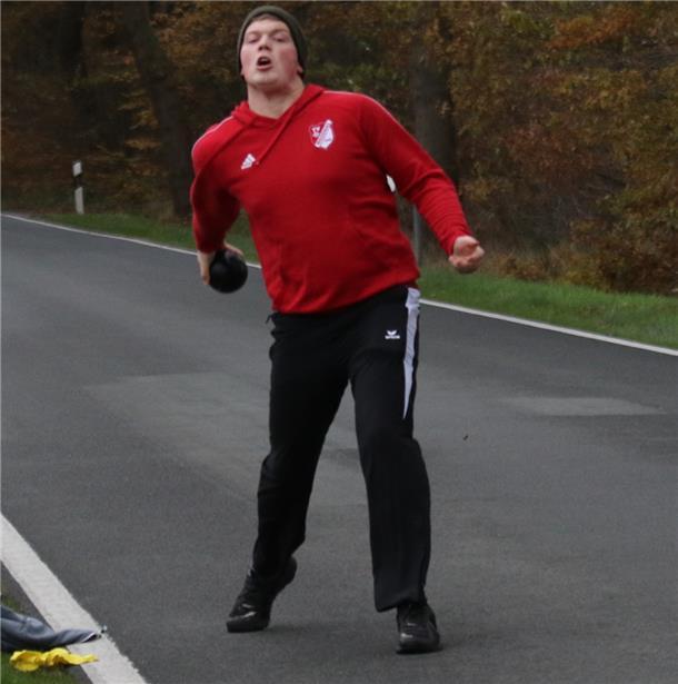Moritz Kuck vom KBV Schweewarden beim Boßeln