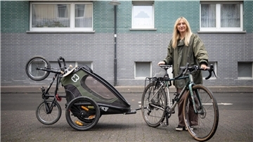 Mit Rad und Kind hat Jasmin Böhm Tausende Kilometer zurückgelegt und darüber ein Buch geschrieben. (Archivbild).