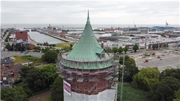 Blick auf das Dach des Cuxhavener Wasserturms.
