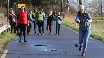 Silke Ahlhorn boßelt für Schweewarden