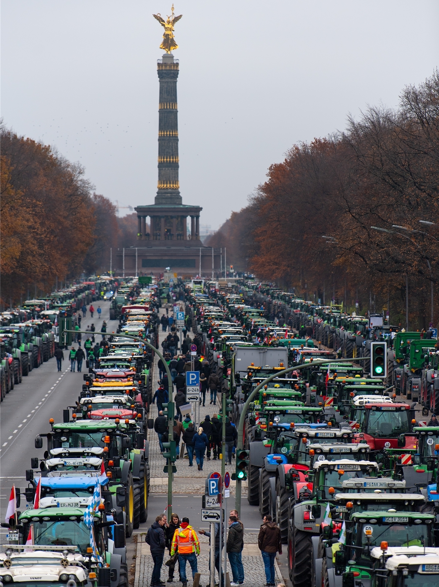 Mit tausenden Treckern haben die Bauern in Berlin ihre Zukunftsängste veranschaulicht.