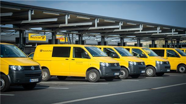 Die Post kommt in Bremerhaven nun öfter mit dem Auto Mit Transportern statt mit dem Fahrrad sind immer mehr Zusteller im Stadtgebiet unterwegs. Derzeit sind Verbrennungsmotoren im Einsatz, der Umstieg auf Elektro-Fahrzeuge ist langfristig geplant.