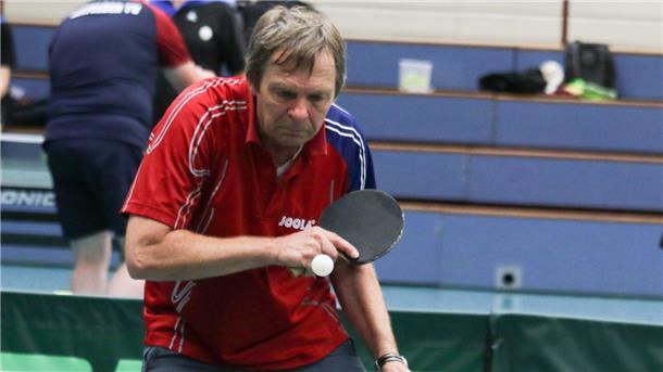 Uwe Oldewurtel vom Oldenbroker TV in der 2. Tischtennis-Bezirksklasse