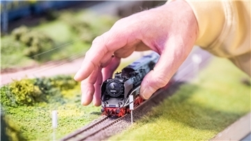 Mit viel Liebe zum Detail, arbeiten die Mitglieder des Modelleisenbahnclubs Bremerhaven an ihrem Hobby.