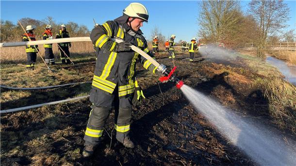 Feueralarm in Tarmstedt: Schnelles Handeln verhindert Schlimmeres Mit viel Wasser wurde der Brand in Tarmstedt gelöscht.