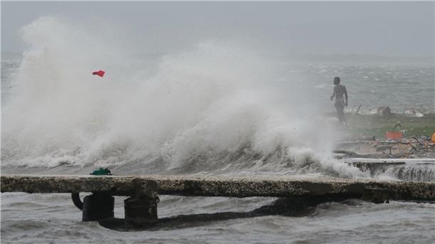 Mit voller Kraft trifft „Melissa“ auf die Küste Jamaikas.