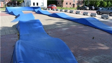 Mitte Mai ist im Nordenhamer Stadtteil Einswarden ein neu gestalteter Marktplatz mit einer verkehrsberuhigten Veranstaltungsfläche eingeweiht worden, auf der sich auch eine neue Pumptrack-Anlage befindet. Gibt es so etwas bald auch in Stadland?