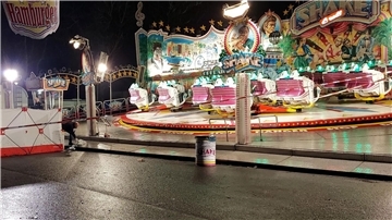 Mitten auf einer Kirmes in Münster ist ein Mann nach einer Auseinandersetzung niedergestochen worden und ums Leben gekommen.