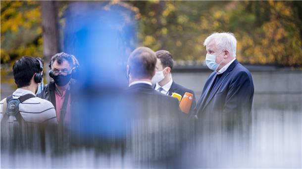 Mitten in der Corona-Krise haben Gewerkschaften und Arbeitgeber eine lineare Einkommenssteigerung von gut 3,2 Prozent für die Beschäftigten des öffentlichen Dienstes vereinbar