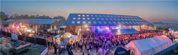 Mittsommernachtsparty der Landjugend in Bramel auf Hof Stender. Im Bild: Blick a...