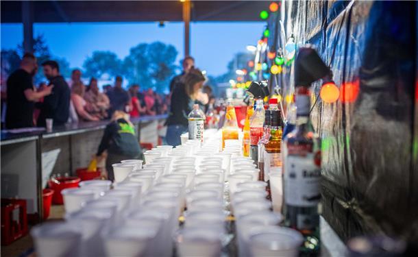 Mittsommernachtsparty der Landjugend in Bramel auf Hof Stender. Im Bild: Blick h...