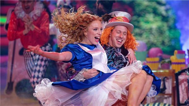 Anna Ermakova siegt bei „Let’s Dance“ Model Anna Ermakova und ihr Profi-Tanzpartner Valentin Lusin tanzen beim Finale der RTL Live-Tanzshow „Let’s Dance“.