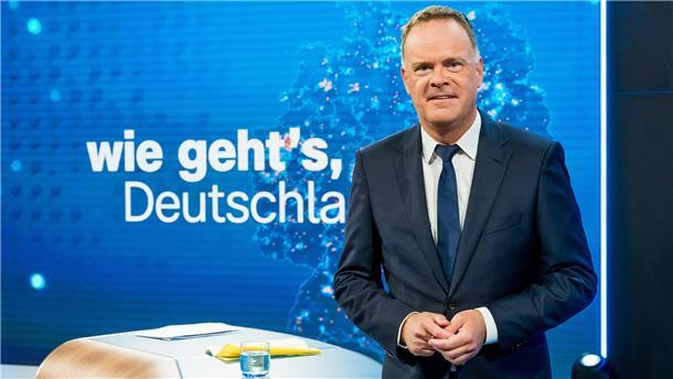 Moderator Christian Sievers will wissen, wo Deutschland der Schuh drückt und welche Lösungen seine Gäste aus Politik und Wirtschaft dafür haben.