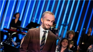 Moderator Jan Böhmermann im Studio seiner Late-Night-Show „ZDF Magazin Royal“.