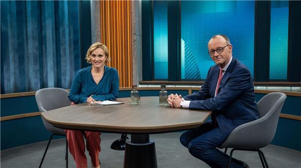 Anne-Will-Nachfolge: Caren Miosga startet ihren Polit-Talk Moderatorin Caren Miosga mit ihrem ersten Gast, CDU-Chef Friedrich Merz.