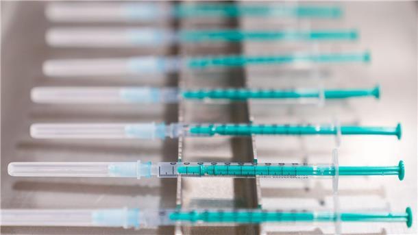 Moderna will Zulassung für RSV-Impfstoff für Ältere Moderna will mit einer Impfung das RS-Virus bekämpfen.