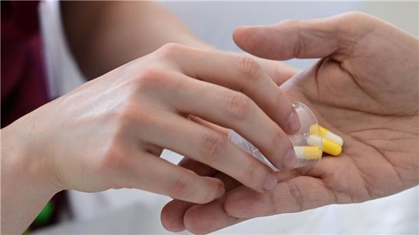 Jeder Zweite ab 65 erhielt potenziell ungeeignete Medizin Mögliche Wechsel- oder Nebenwirkungen: Die Einnahme von bestimmten Medikamenten birgt für Ältere ein höheres Risiko.
