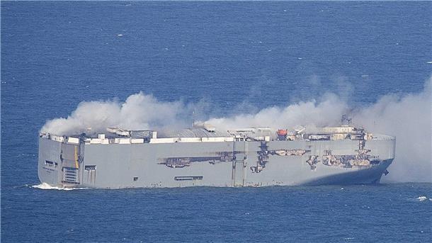„Fremantle Highway“ (Update 73): Explosion erschütterte die „Fremantle Highway“ Möglicherweise hat sich die Lage auf der „Fremantle Highway“ leicht entspannt.
