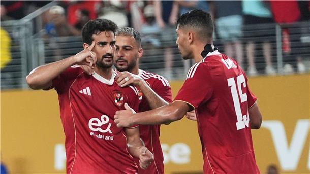 Spätes Tor: Tunesien macht WM-Teilnahme perfekt Mohamed Ali Ben Romdhane (l) machte Tunesiens WM-Teilnahme perfekt.