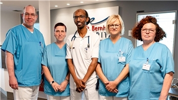 Mohamed Sinada (Dritter von links) und das Team der Endoskopie haben jetzt im Medizinischen Versorgungszentrum an der Claußenstraße losgelegt.