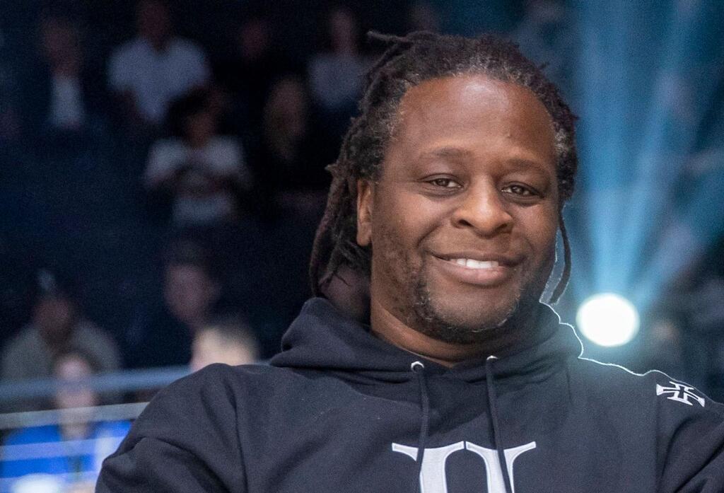 „Legenden“ unter sich: Das Personal im Sommer-Dschungel 2024 Mola Adebisi war früher Viva-Moderator. Nun probiert er es erneut im RTL-Dschungelcamp. (Archivbild)