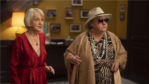 „Fast perfekte Weihnachten“: Seniorinnen sorgen für Chaos Monique (Danièle Lebrun) und Jeanne (Danielle Fichaud) bescheren den Barands ein unvergessliches Weihnachtsfest.