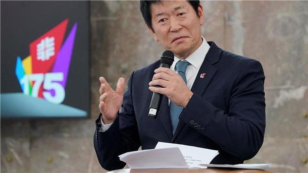 Hinter verschlossenen Türen: Der Kampf um Thomas Bachs Erbe Morinari Watanabe wirbt mit ungewöhnlichen Ideen für sich.