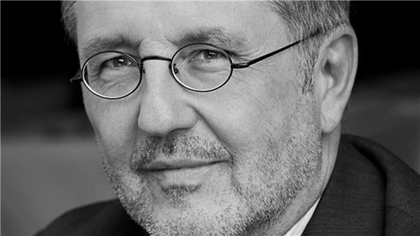 Schriftsteller Rainer Moritz stellt in Brake das Buch zum Buch vor Moritz Fischer kommt ins Braker Fischerhaus