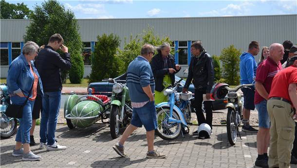 Motorräder aus der Zeit, als sie nicht Hobby, sondern alltägliches Fortbewegungsmittel waren, stießen auf großes Interesse bei den Besuchern.