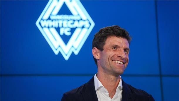 Müller spielt jetzt „Soccer“: Vancouver-Abenteuer beginnt Müller hatte Spaß bei seiner Vorstellung und platzierte auch auf Englisch seine Scherze.