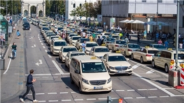 Münchner Taxifahrer können vorab bestellte Fahrten ab September zu Festpreisen anbieten.