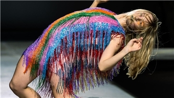 Multicolor-Laufstegkunst: Die London Fashion Week ist da.