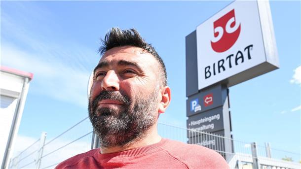 Tarifeinigung für Dönerfabrik Birtat Muzayfe Doganer, Vorsitzender des Betriebsrats beim Dönerspieß-Hersteller Birtat freut sich über den Tarifabschluss. (Foto aktuell)