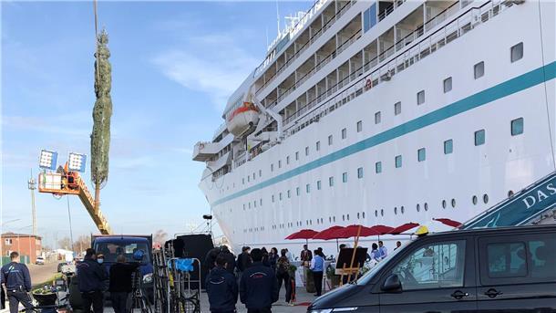 Dreharbeiten für die neue Folge vom "Traumschiff" in Bremerhaven