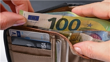 Nach Angaben der Deutschen Bischofskonferenz (DBK) hat die katholische Kirche im vergangenen Jahr mehr als 6,8 Milliarden Euro Kirchensteuern eingenommen.