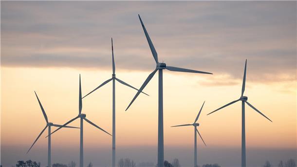 Faktencheck: Mehr Strom durch Wind/Sonne als durch Kernkraft Nach Angaben des Fraunhofer-Instituts für Solare Energiesysteme liegt der Windkraft-Anteil an der Stromerzeugung im laufenden Jahr bei 24,3 Prozent.