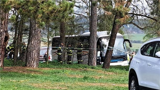 Drei Mädchen sterben bei schwerem Busunfall in der Slowakei Nach Angaben des slowakischen Innenministeriums ereignete sich der Unfall bei einem Kirchentreffen junger Gläubiger, bei dem der Bus zehn Personen erfasste.