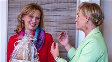 Nach Aussage der Bundesbildungsministerin ist das Geld für den Digitalpakt 2.0 seitens des Bundes gesichert. Daneben stellte sie noch weitere Milliarden für die Bildung in Aussicht.