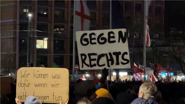 Nach Bekanntwerden des Treffens extremer Rechter in Potsdam gehen deutschlandweit Menschen auf die Straße - in Potsdam wollen auch die Behörden aktiv werden.