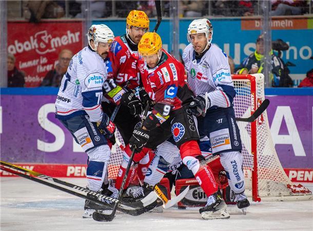 Tor von Urbas wendet die Partie zugunsten der Pinguins Nach dem 1:2 durch Jan Urbas übernahmen die Fischtown Pinguins das Kommando.