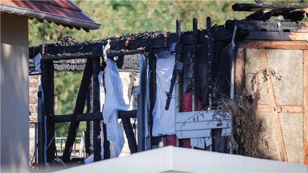 Brand im Elsass: Verdacht auf fahrlässige Tötung Nach dem Brand in einer Ferienunterkunft mit mehreren Toten im Elsass ermitteln die Behörden weiter.
