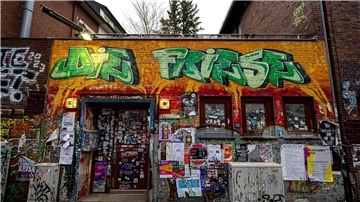 Mehrjährige Haftstrafe nach Brandstiftung in Jugendzentrum Nach dem Brandanschlag auf ein Jugendzentrum in Bremen ist ein 29 Jahre alter Angeklagter zu einer Freiheitsstrafe von vier Jahren und neun Monaten verurteilt worden. (Archivbild)