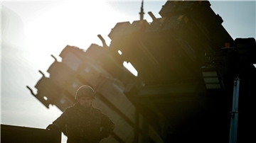Nach dem Eindringen russischer Drohnen in den Luftraum der Nato will die Nato die Schutzmaßnahmen an der Ostflanke noch einmal verbessern. (Archivbild)